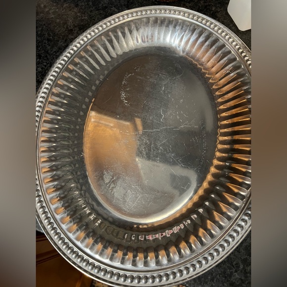 Wilton Armetale Flutes and Pearls Medium Oval Tray - Picture 4 of 4